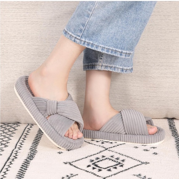 Women's Ribbed Gray Slippers - Picture 6 of 7